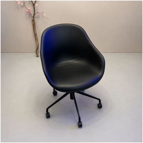 HAY AAC 155 Zwart Leder (showroommodel)