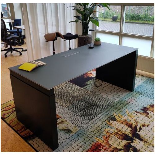 Ragnars R6 Zit/Sta Bureau showroommodel